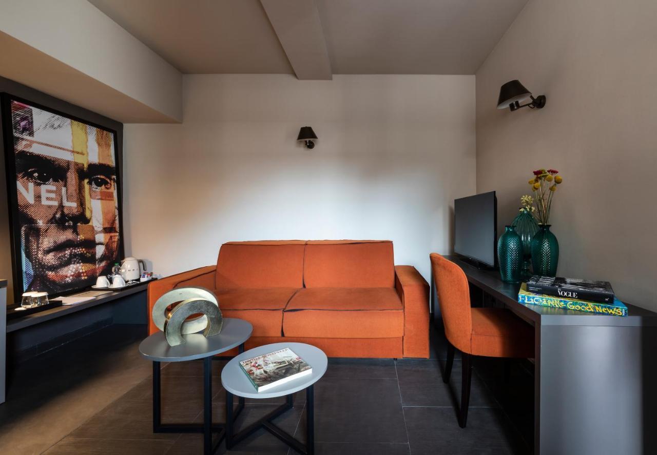Fifty House Cellini Hotel Milan Exterior photo The waiting room at the clinic