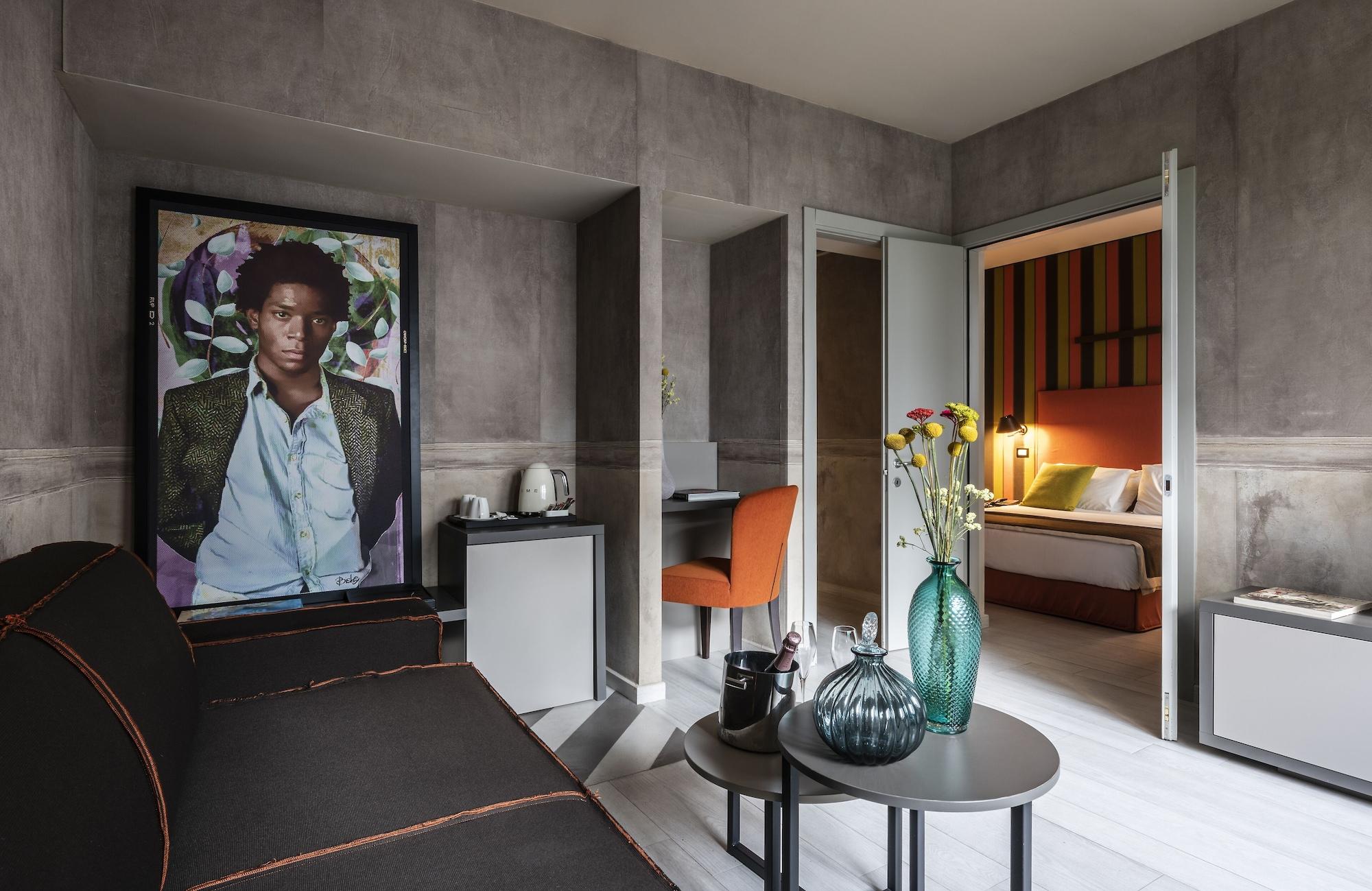 Fifty House Cellini Hotel Milan Exterior photo A suite at the hotel
