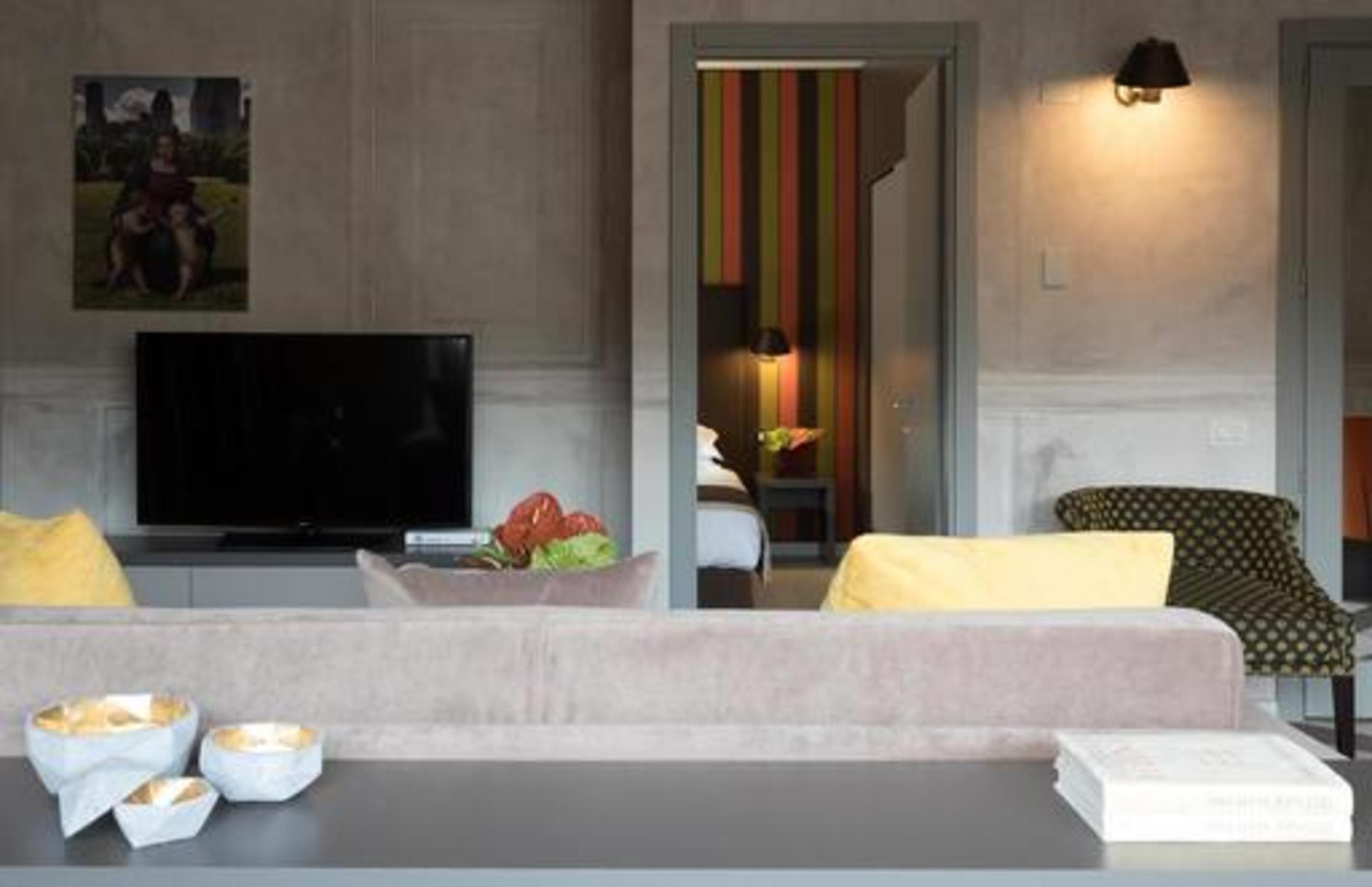 Fifty House Cellini Hotel Milan Exterior photo A typical apartment