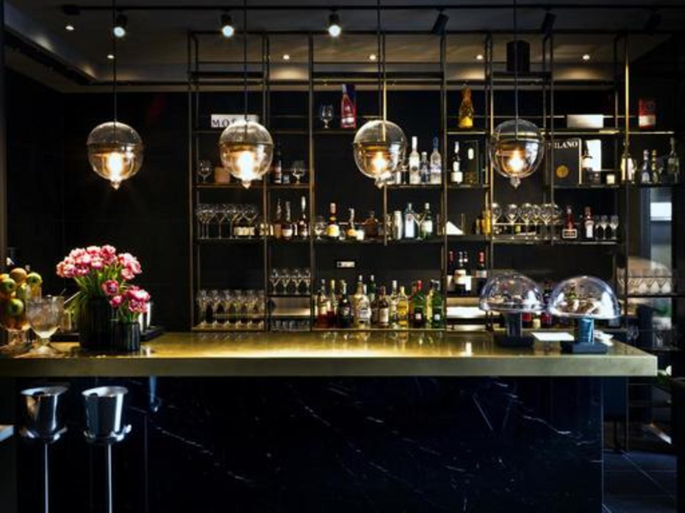Fifty House Cellini Hotel Milan Exterior photo The bar at the restaurant