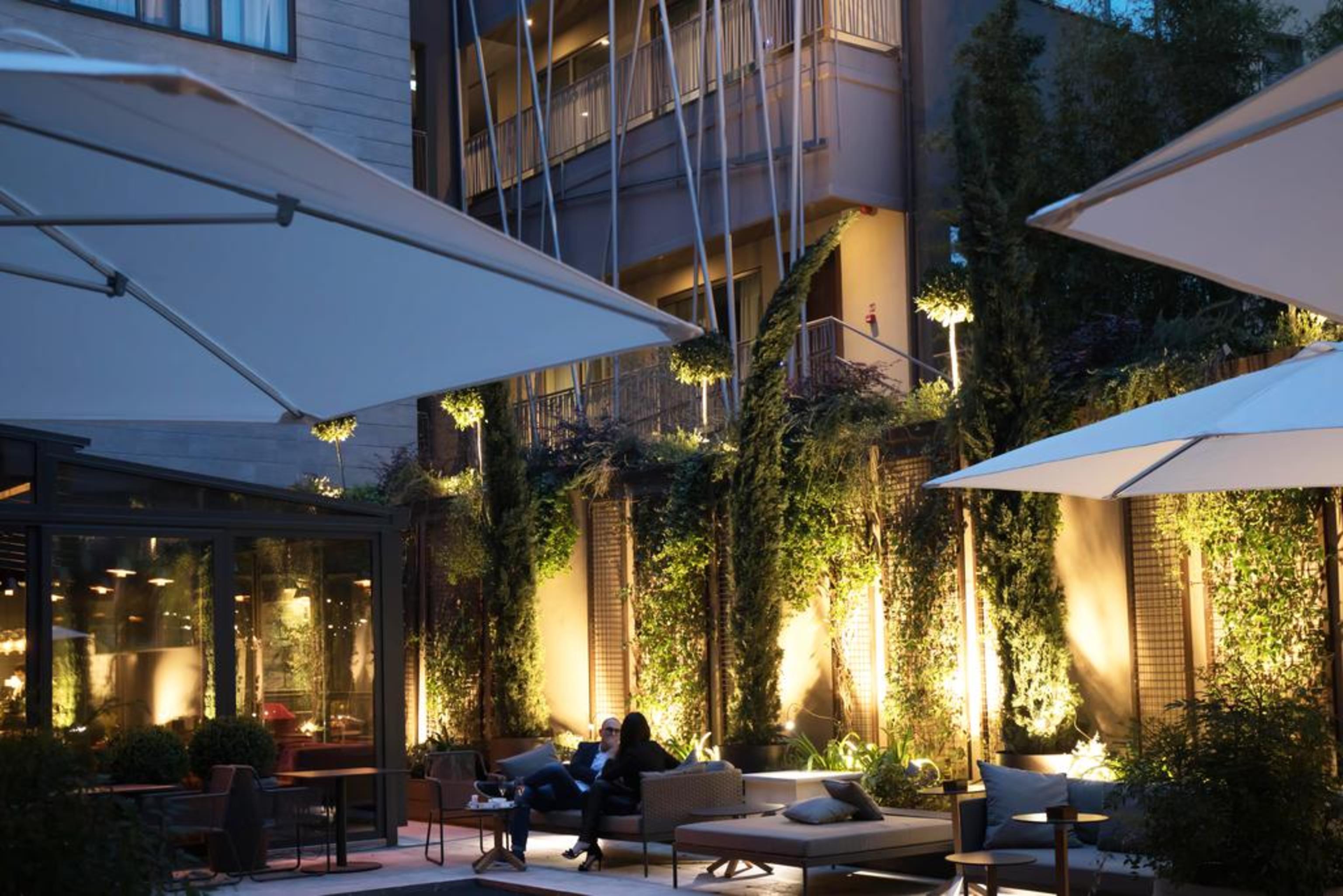 Fifty House Cellini Hotel Milan Exterior photo The hotel's courtyard